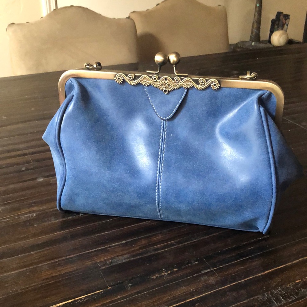 Kisslock satchel